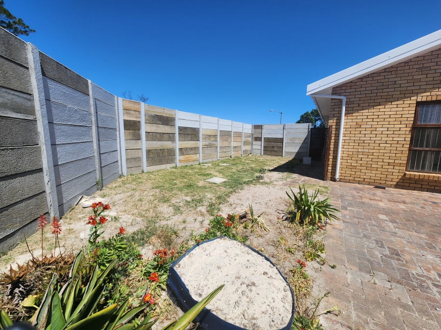 To Let 3 Bedroom Property for Rent in Mabille Park Western Cape